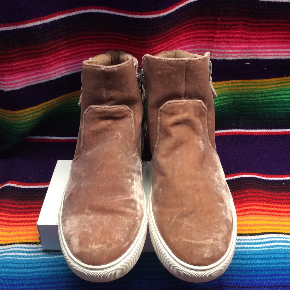 Kenneth Cole Gentle Souls Pink Carole Zip Sneaker
